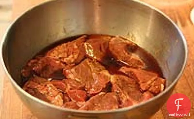 Stufato di agnello con mandorle e albicocche