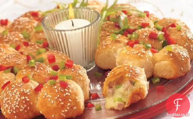 Corona festiva di prosciutto e formaggio