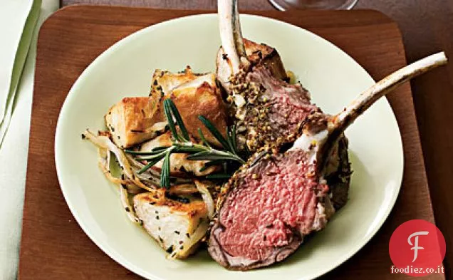 Cremagliera di agnello in crosta di erbe con patate al rosmarino