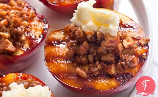 Crumble di nettarine alla griglia