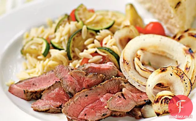 Bistecche di agnello con erbe di Provenza e cipolle dolci alla griglia