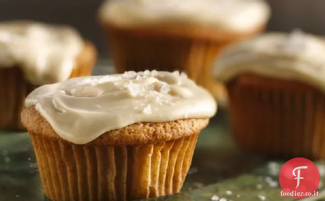Cupcakes di mele speziate con glassa al caramello salato