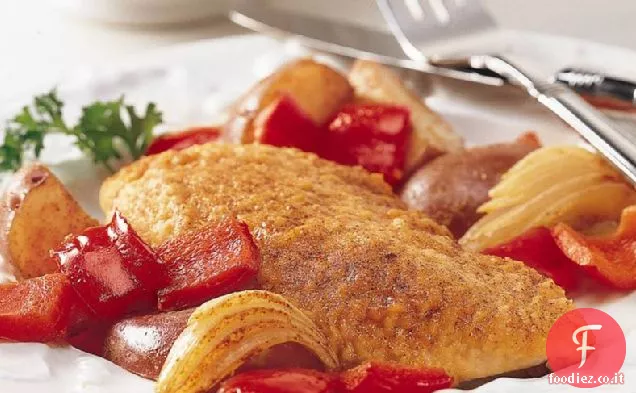 Cena salata di pollo e patate al forno