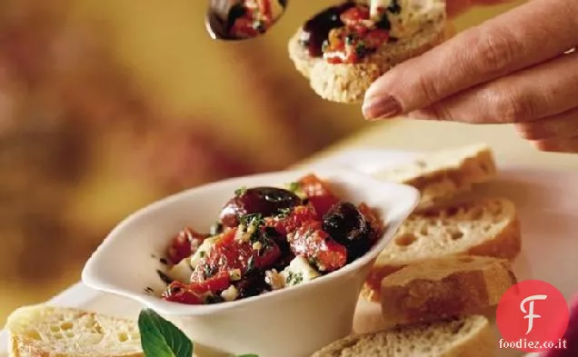 Peperoni arrostiti marinati greci, olive e Feta