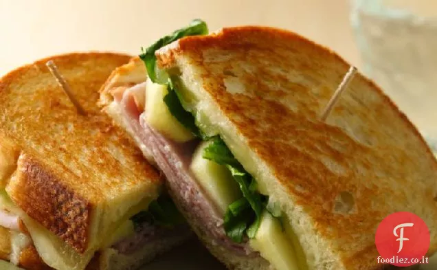 Panini alla griglia con prosciutto, formaggio e mele