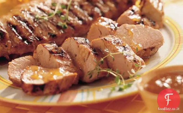 Filetto di maiale alla griglia glassato alla pesca e senape