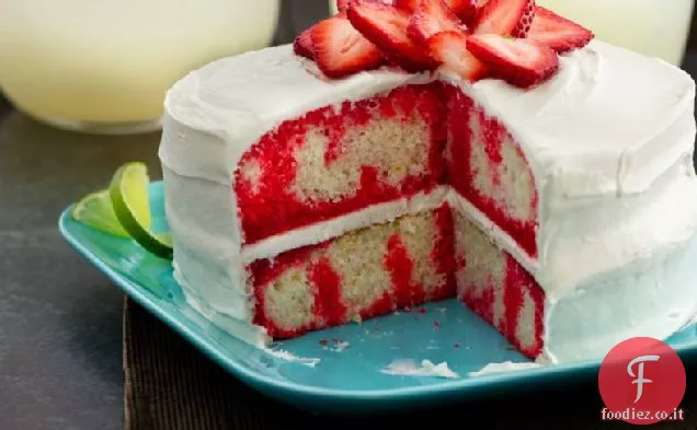 Torta Daiquiri Poke alla fragola e lime