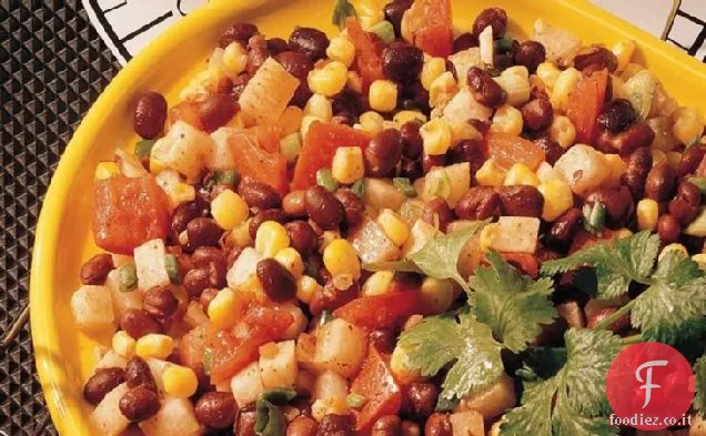 Insalata di fagioli neri colorati