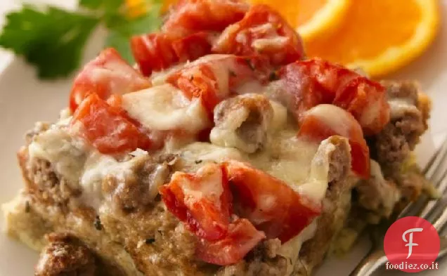 Salsiccia, formaggio e strati di pomodoro