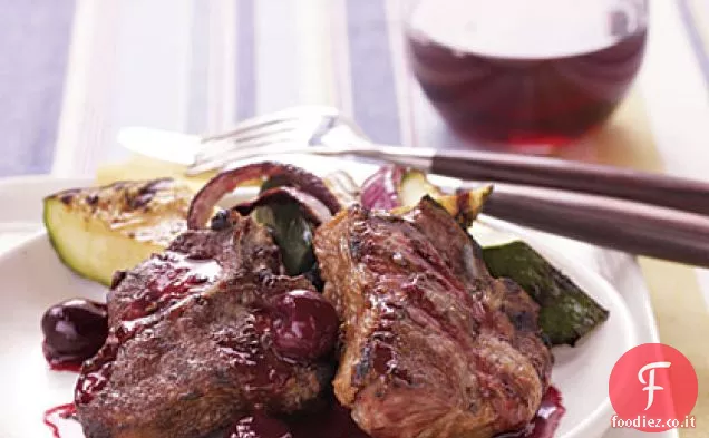 Costolette di agnello alla griglia con salsa di porto di ciliegie