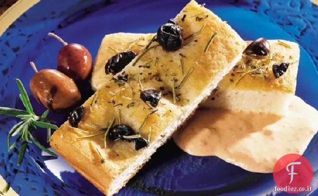 Focaccia alle olive con salsa al peperone arrosto