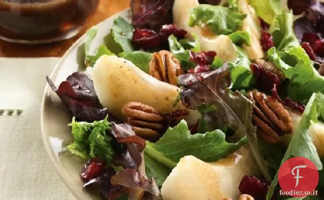 Insalata di pere e verdure con vinaigrette d'acero