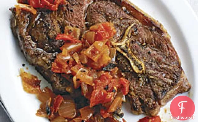 Costolette di agnello alla griglia con chutney di cipolla rossa carbonizzata