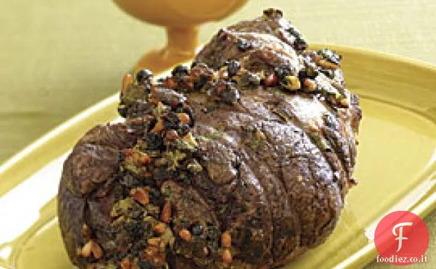 Coscia di agnello disossata con ripieno di menta, pinoli e ribes