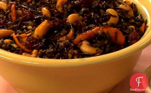 Insalata di riso selvatico senza glutine con finferli, amarene e anacardi Panna acida