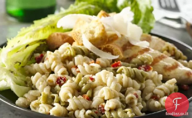 Insalata di pasta Caesar alla griglia