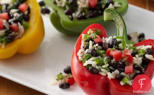 Peperoni ripieni di fagioli neri e riso alla griglia
