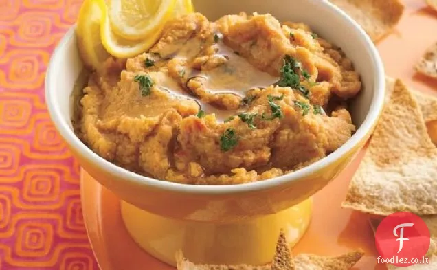 Hummus di pepe rosso con patatine Pita