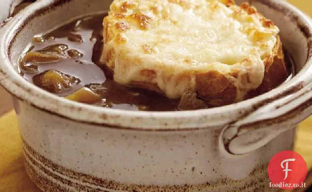 Zuppa di cipolle francese a cottura lenta