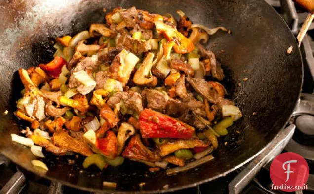 Funghi selvatici e manzo saltati in padella