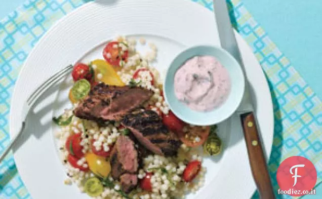 Lombata di agnello alla griglia con pomodoro e cetriolo Raita e Co israeliano