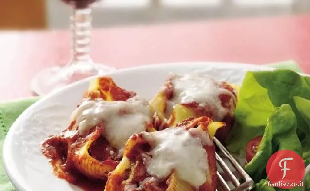 Gusci di pasta ripiena di salsiccia