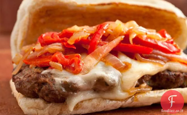 Panini con salsiccia di cervo con peperoni e cipolle