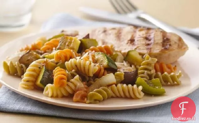 Insalata di pasta di verdure grigliate alle erbe