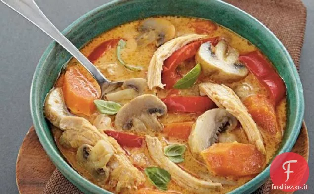 Zuppa di pollo al cocco tailandese a cottura lenta