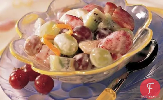 Insalata di frutta con panna acida e miele