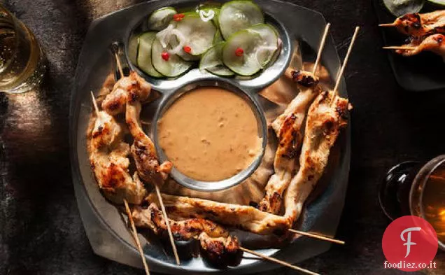 Satay di pollo con salsa di arachidi piccante