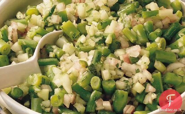 Insalata piccante di fagioli e cetrioli