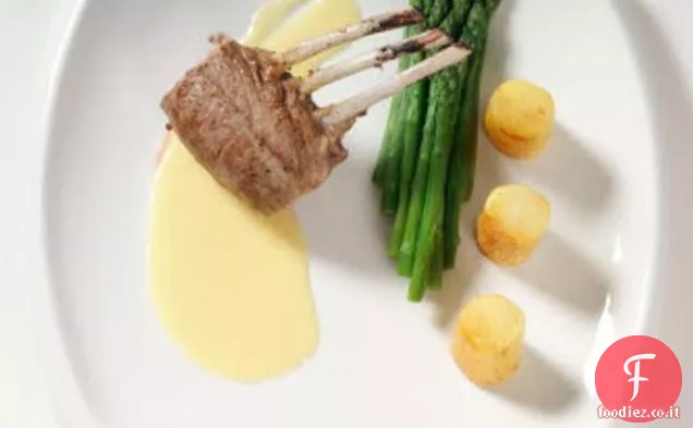 Arrosto di agnello con salsa di crema all'aglio