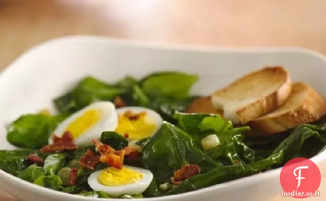 Insalata di pancetta di spinaci con uova sode