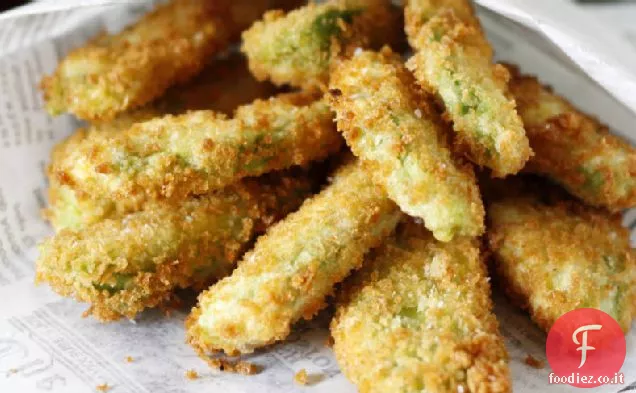 Spicchi di avocado fritti con salsa di immersione Wasabi-Lime-Mayo