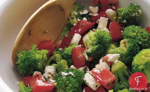 Insalata di broccoli, feta e pomodori