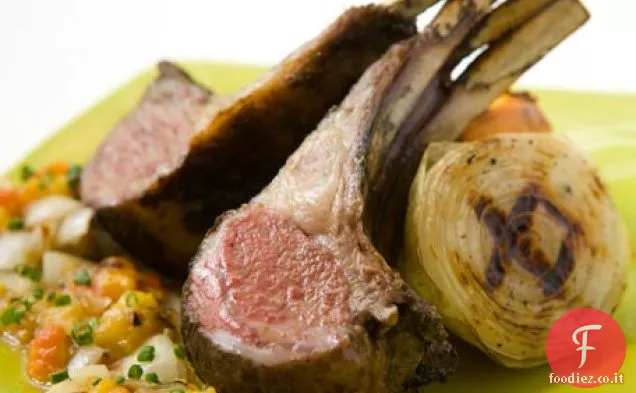 Braciola di agnello alla griglia con insalata greca Ricetta