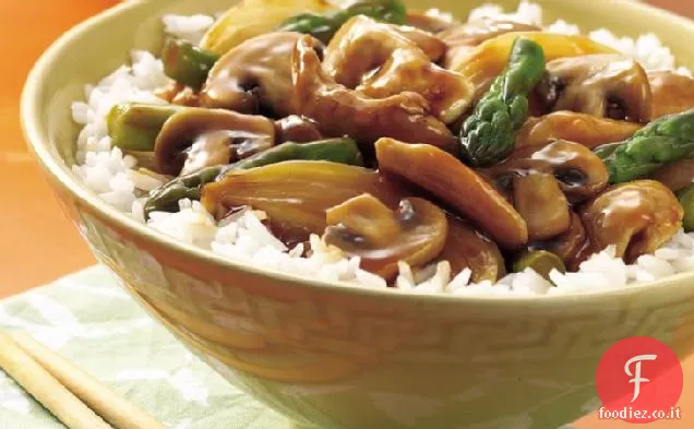 Pollo, funghi e asparagi saltati in padella