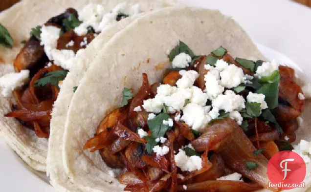 Tacos di funghi e cipolle caramellate