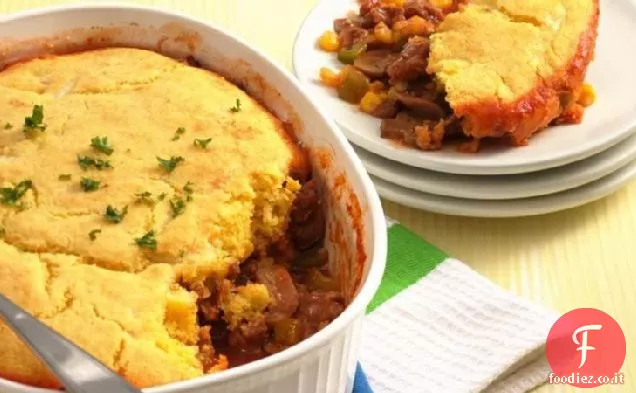 Torta di salsiccia condita con pane di mais
