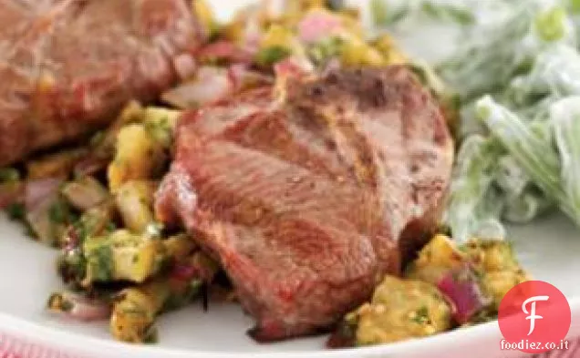 Costolette di agnello alla griglia con insalata di melanzane