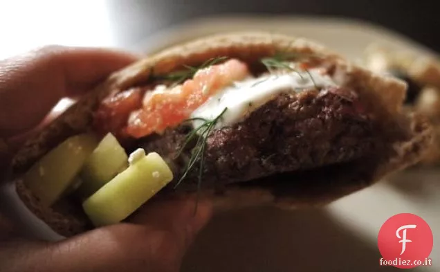 Hamburger di agnello con salsa allo yogurt