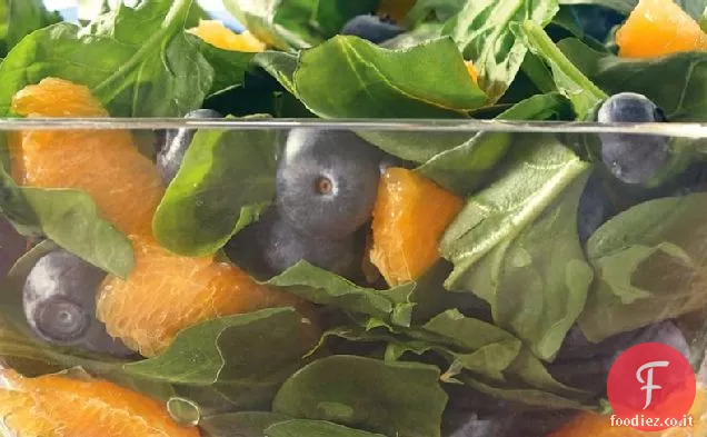 Insalata di spinaci con mirtilli e arance
