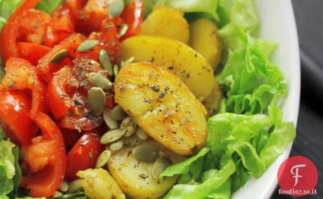 Patate novelle, pomodori e lattuga