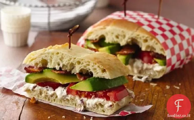 Panino con pancetta, pomodoro e avocado con Chipotle Aioli