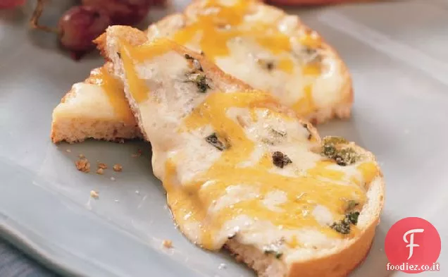 Doppio formaggio alla griglia e pane alle erbe