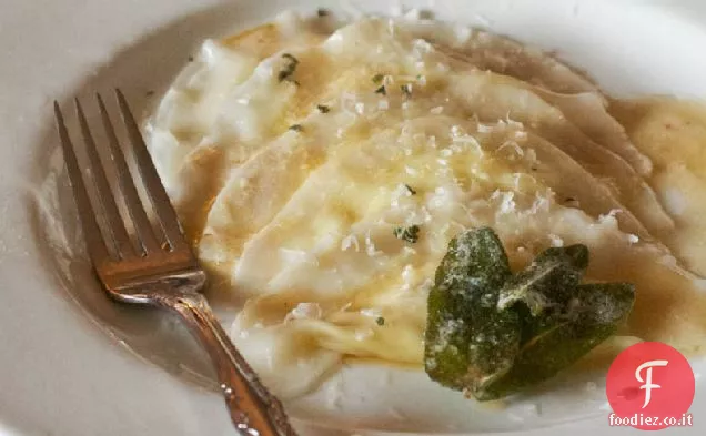 Ravioli di Pere e Pecorino con Salsa al Burro di Salvia
