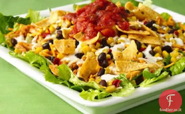 Insalata a strati di pollo del sud-ovest