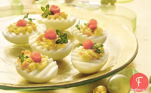 Uova ripiene con salmone affumicato e formaggio alle erbe
