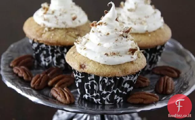 Cupcakes alla cannella con glassa di crema di formaggio e noci pecan